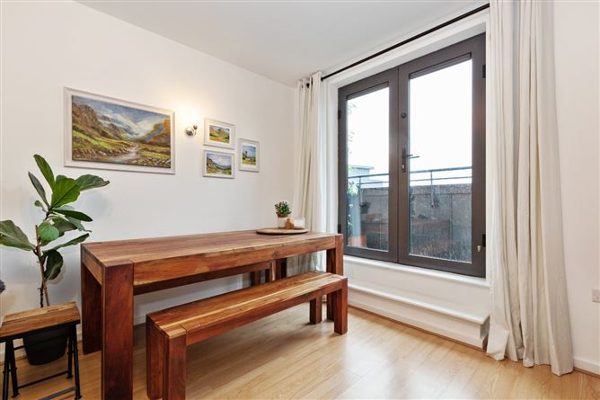 Apartment, 52 Meridian Court, Royal Canal Park, Dublin 15