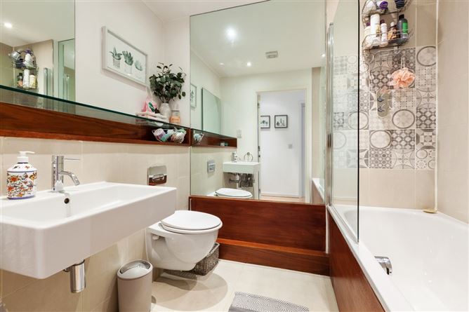Apartment, 52 Meridian Court, Royal Canal Park, Dublin 15