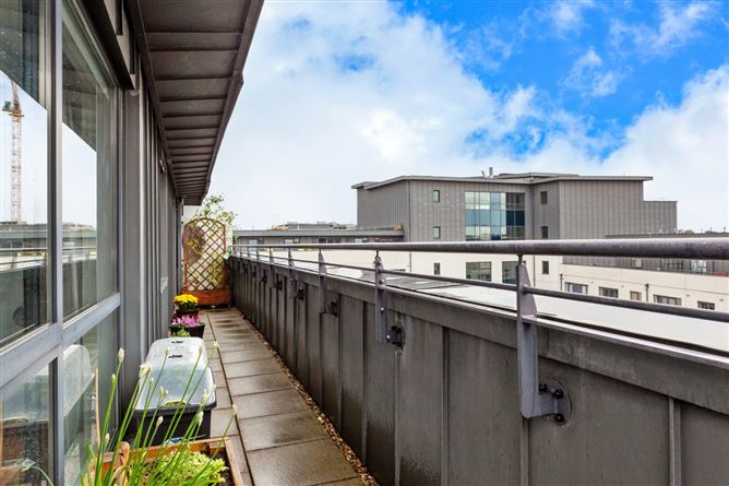 Apartment, 52 Meridian Court, Royal Canal Park, Dublin 15