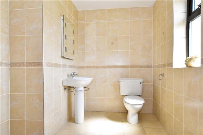Foster Court, Stonepark, Caherlistrane, Co. Galway