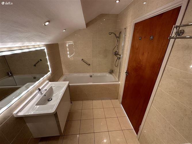 8B Ardbrack Heights, Kinsale, Cork