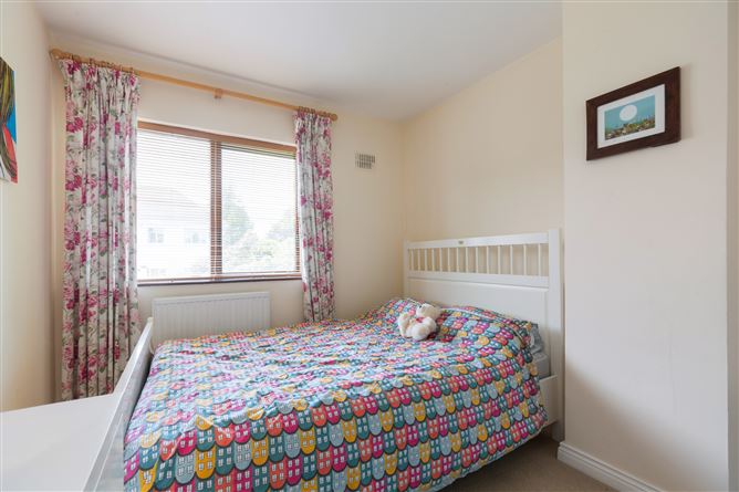 23 Stradbrook Grove, Blackrock, Co. Dublin
