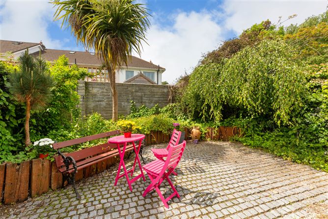 23 Stradbrook Grove, Blackrock, Co. Dublin