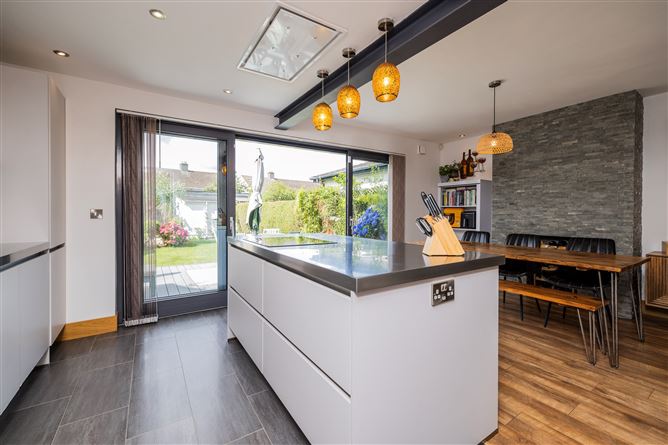 https://photos-a.propertyimages.ie/media/2/1/7/4943712/09275a52-1c63-4d6a-bd7e-3a6fb8c5c01a_l.jpg