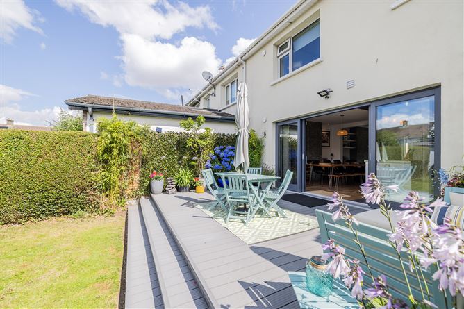 https://photos-a.propertyimages.ie/media/2/1/7/4943712/09275a52-1c63-4d6a-bd7e-3a6fb8c5c01a_l.jpg