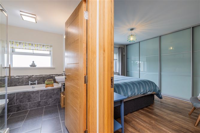 https://photos-a.propertyimages.ie/media/2/1/7/4943712/09275a52-1c63-4d6a-bd7e-3a6fb8c5c01a_l.jpg