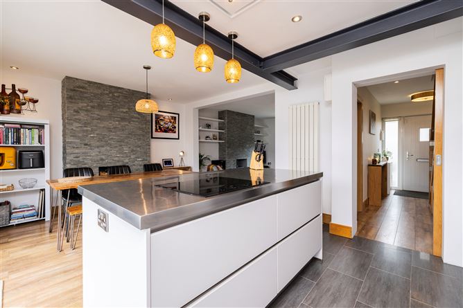https://photos-a.propertyimages.ie/media/2/1/7/4943712/09275a52-1c63-4d6a-bd7e-3a6fb8c5c01a_l.jpg