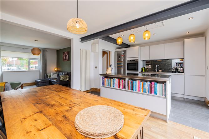https://photos-a.propertyimages.ie/media/2/1/7/4943712/09275a52-1c63-4d6a-bd7e-3a6fb8c5c01a_l.jpg