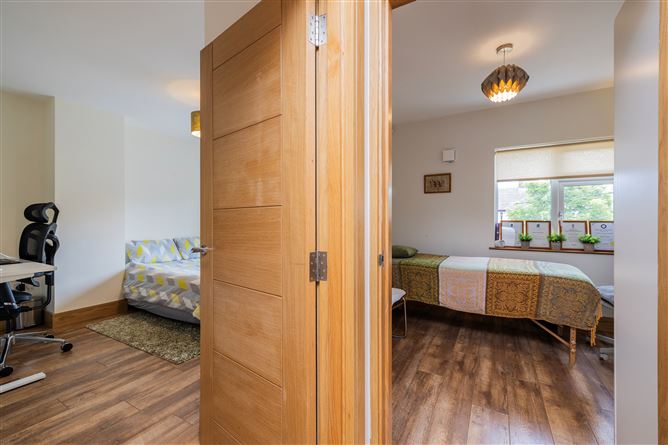 https://photos-a.propertyimages.ie/media/2/1/7/4943712/09275a52-1c63-4d6a-bd7e-3a6fb8c5c01a_l.jpg
