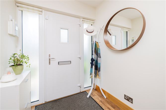 https://photos-a.propertyimages.ie/media/2/1/7/4943712/09275a52-1c63-4d6a-bd7e-3a6fb8c5c01a_l.jpg