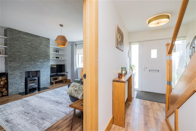 https://photos-a.propertyimages.ie/media/2/1/7/4943712/09275a52-1c63-4d6a-bd7e-3a6fb8c5c01a_l.jpg