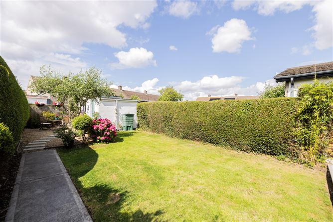https://photos-a.propertyimages.ie/media/2/1/7/4943712/09275a52-1c63-4d6a-bd7e-3a6fb8c5c01a_l.jpg