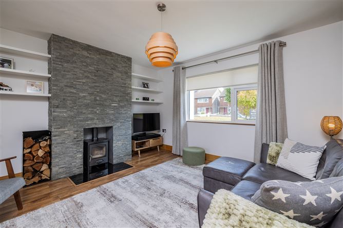 https://photos-a.propertyimages.ie/media/2/1/7/4943712/09275a52-1c63-4d6a-bd7e-3a6fb8c5c01a_l.jpg
