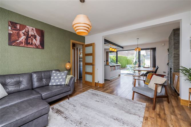 https://photos-a.propertyimages.ie/media/2/1/7/4943712/09275a52-1c63-4d6a-bd7e-3a6fb8c5c01a_l.jpg