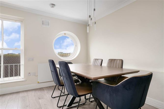 56 La Rochelle, High Street, Christchurch, Dublin 8, D08K4K6