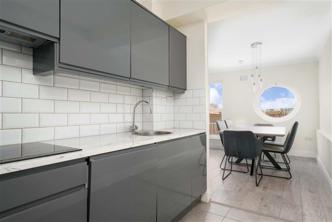 56 La Rochelle, High Street, Christchurch, Dublin 8, D08K4K6