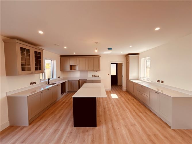 https://photos-a.propertyimages.ie/media/2/1/9/4927912/0f76d5ac-4bd5-486b-9b94-06af3fe8dc7a_l.jpg