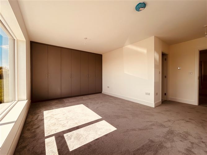 https://photos-a.propertyimages.ie/media/2/1/9/4927912/0f76d5ac-4bd5-486b-9b94-06af3fe8dc7a_l.jpg