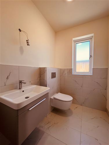 https://photos-a.propertyimages.ie/media/2/1/9/4927912/0f76d5ac-4bd5-486b-9b94-06af3fe8dc7a_l.jpg