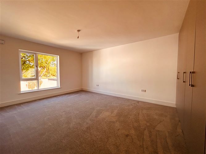https://photos-a.propertyimages.ie/media/2/1/9/4927912/0f76d5ac-4bd5-486b-9b94-06af3fe8dc7a_l.jpg