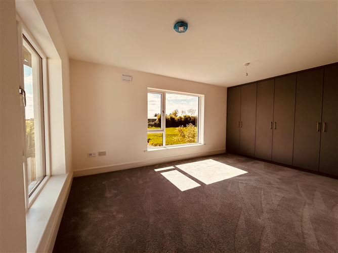 https://photos-a.propertyimages.ie/media/2/1/9/4927912/0f76d5ac-4bd5-486b-9b94-06af3fe8dc7a_l.jpg