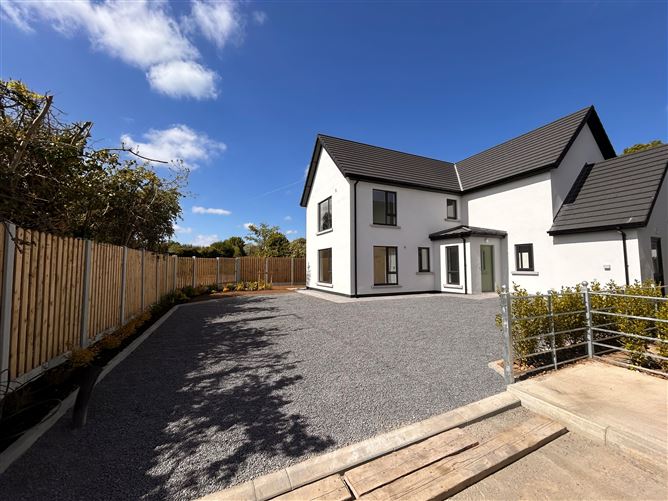 https://photos-a.propertyimages.ie/media/2/1/9/4927912/0f76d5ac-4bd5-486b-9b94-06af3fe8dc7a_l.jpg