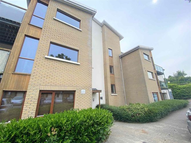 Hunters Hall, Hunters Wood, Ballycullen, Dublin 24