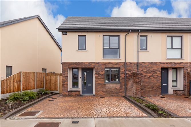 70 The Gardens, Kilmartin Grove, Hollystown, Dublin 15
