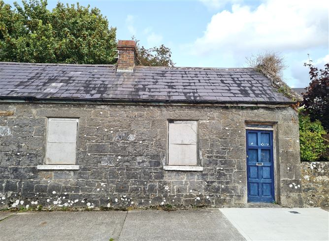 Cross Street, Loughrea, Co. Galway