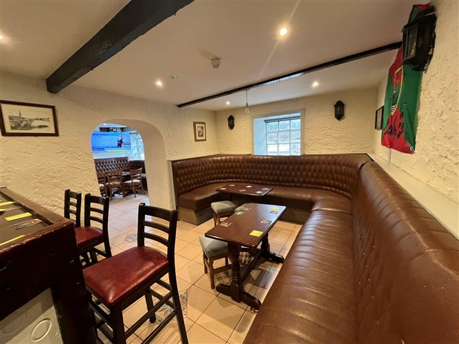 Vincy's Bar, Station Road, Ballina, Co. Mayo