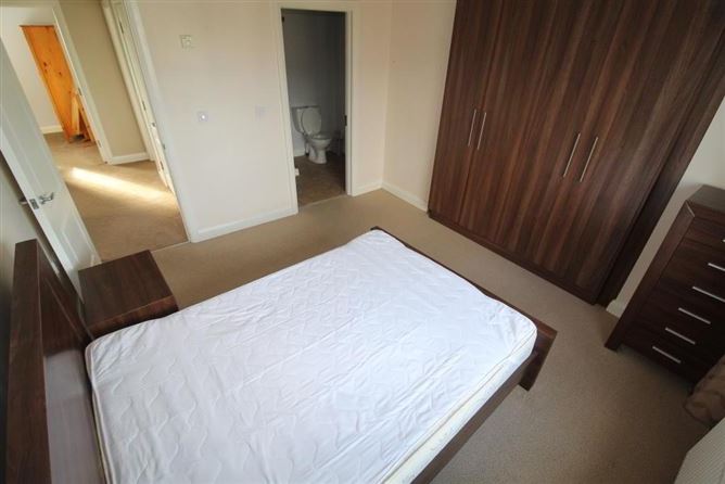 25 Shannon Geal, Carrick-on-shannon, Roscommon