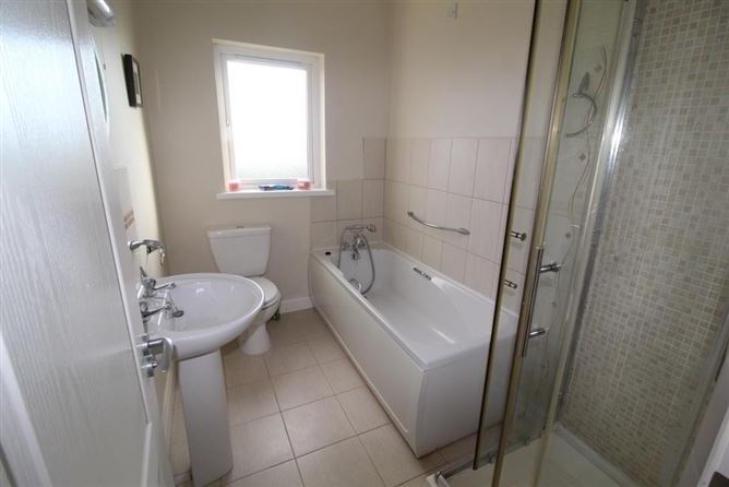25 Shannon Geal, Carrick-on-shannon, Roscommon