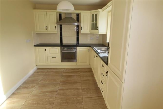 25 Shannon Geal, Carrick-on-shannon, Roscommon