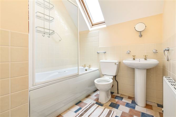 8 Abbeyvale, Dromahair, Co. Leitrim