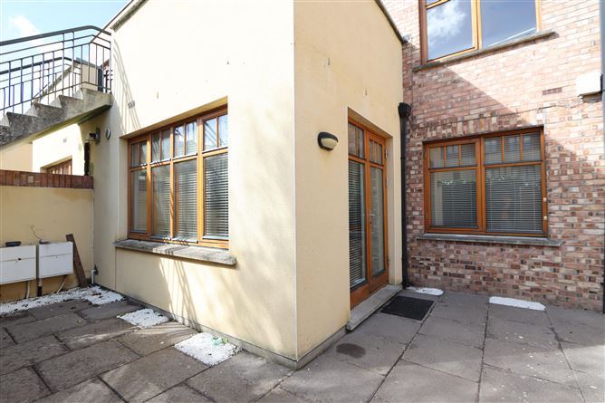 17 Woodbrook Court, Castleknock,   Dublin 15