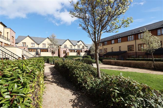 17 Woodbrook Court, Castleknock,   Dublin 15