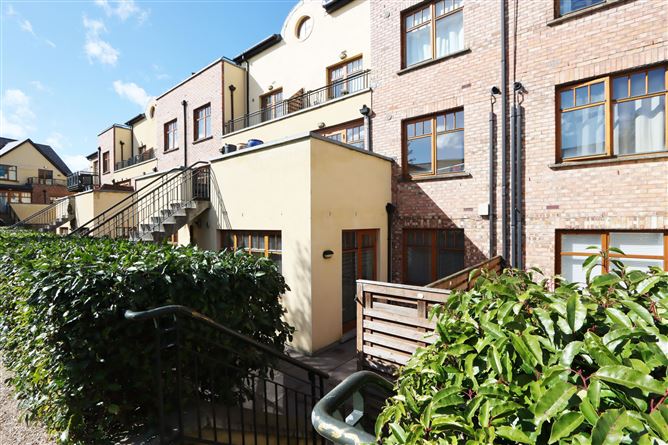 17 Woodbrook Court, Castleknock,   Dublin 15