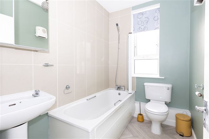 64 Castlecurragh Vale, Mulhuddart, Dublin 15
