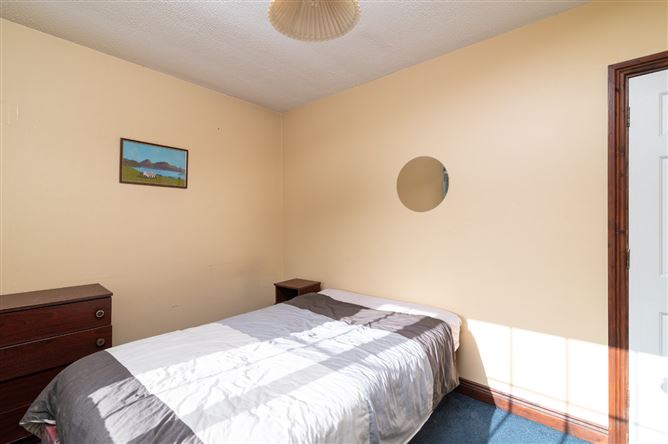 7 Ardnacassa Avenue, Ballinalee Road, Longford Town