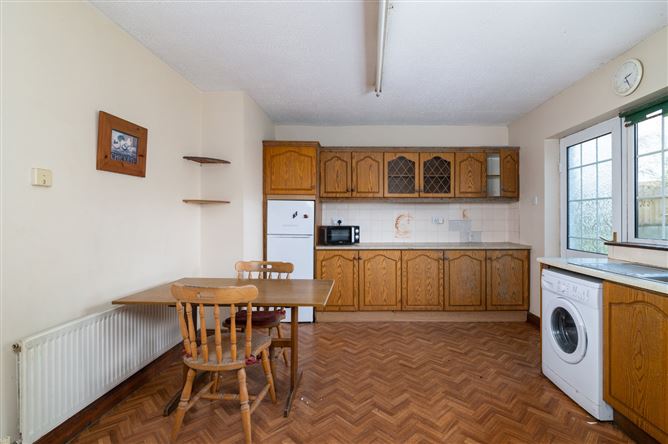 7 Ardnacassa Avenue, Ballinalee Road, Longford Town