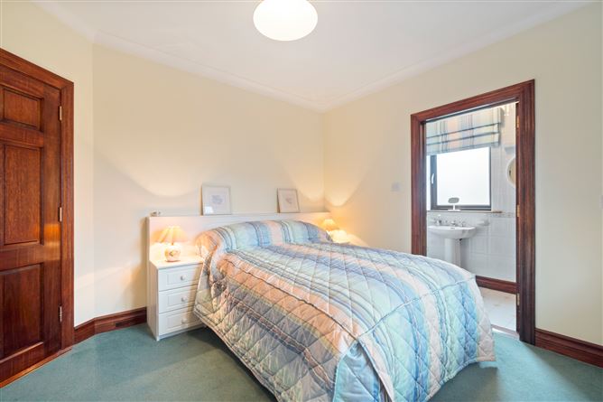 6 Renville Village, Oranmore, Galway