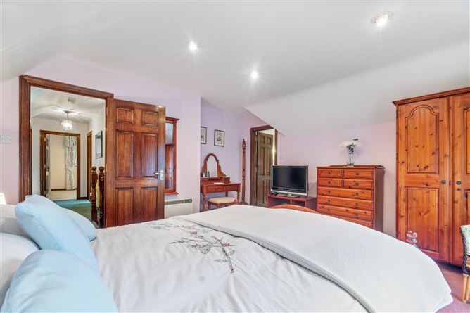 6 Renville Village, Oranmore, Galway