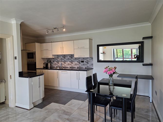 https://photos-a.propertyimages.ie/media/2/2/5/4999522/5073308e-a8f6-4c22-aa7f-76be8f2a3804_l.jpg