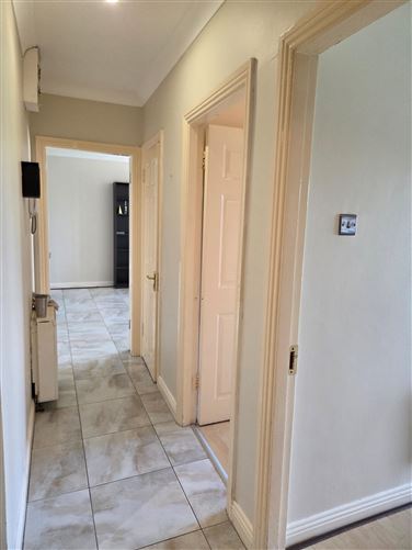 https://photos-a.propertyimages.ie/media/2/2/5/4999522/5073308e-a8f6-4c22-aa7f-76be8f2a3804_l.jpg