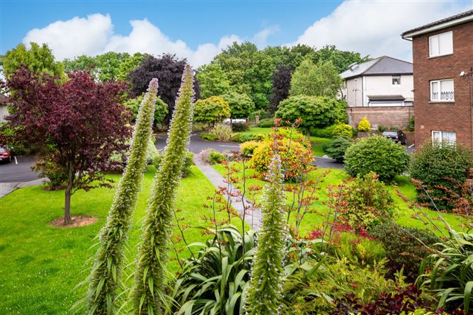 https://photos-a.propertyimages.ie/media/2/2/5/5008522/d5abfd70-e8d6-4052-89fe-73d0299da1c7_l.jpg