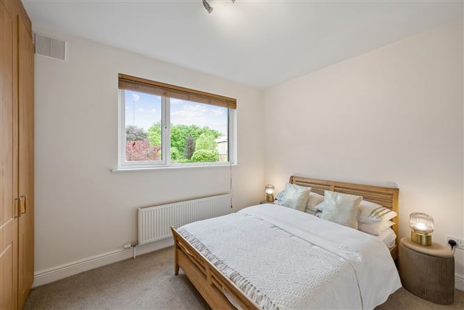 https://photos-a.propertyimages.ie/media/2/2/5/5008522/d5abfd70-e8d6-4052-89fe-73d0299da1c7_l.jpg