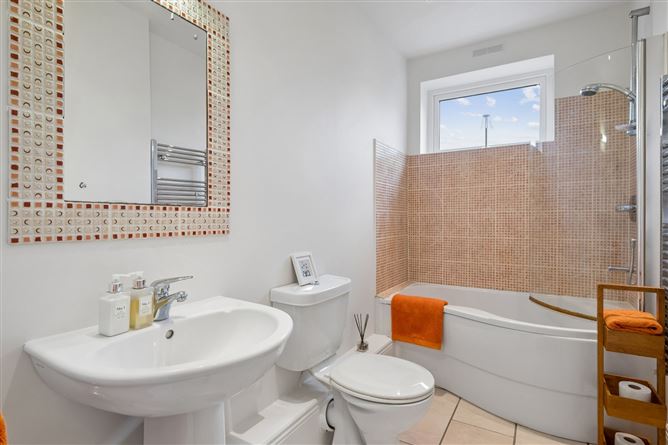 https://photos-a.propertyimages.ie/media/2/2/5/5008522/d5abfd70-e8d6-4052-89fe-73d0299da1c7_l.jpg