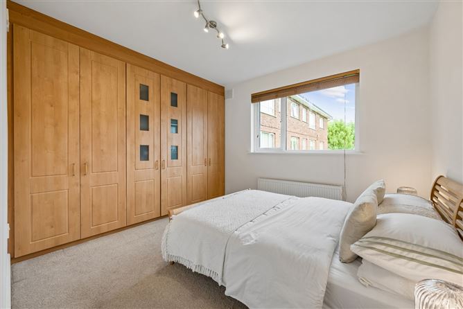 https://photos-a.propertyimages.ie/media/2/2/5/5008522/d5abfd70-e8d6-4052-89fe-73d0299da1c7_l.jpg