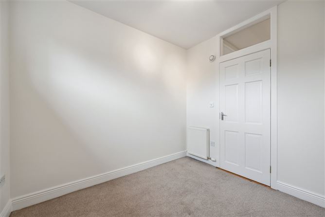 https://photos-a.propertyimages.ie/media/2/2/5/5008522/d5abfd70-e8d6-4052-89fe-73d0299da1c7_l.jpg