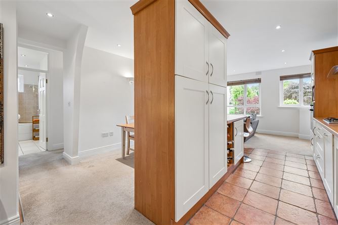 https://photos-a.propertyimages.ie/media/2/2/5/5008522/d5abfd70-e8d6-4052-89fe-73d0299da1c7_l.jpg